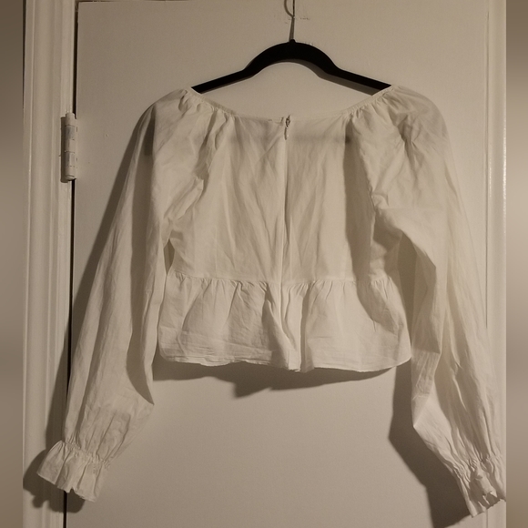 🚫Sold🚫 Crop top - Picture 2 of 2